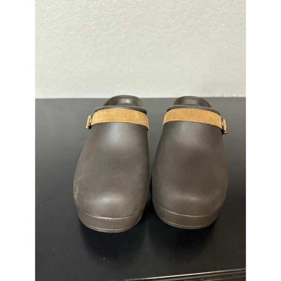 Crocs Sarah Clog Mule Dual Comfort Expresso Rubber Suede Women 10 Neutral Hobbit - Picture 12 of 13